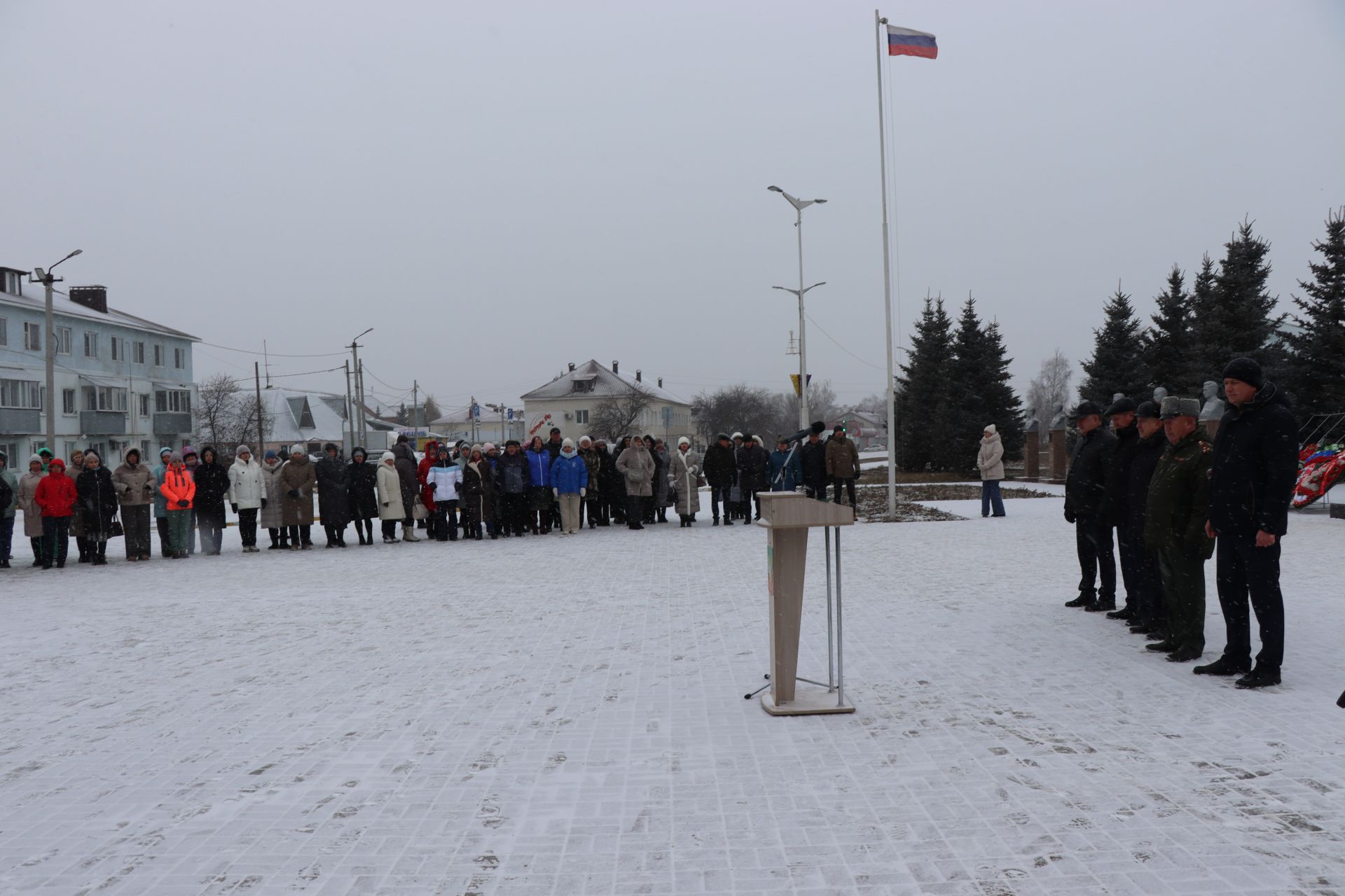 В Нурлате в День героев Отечества прошел торжественный митинг