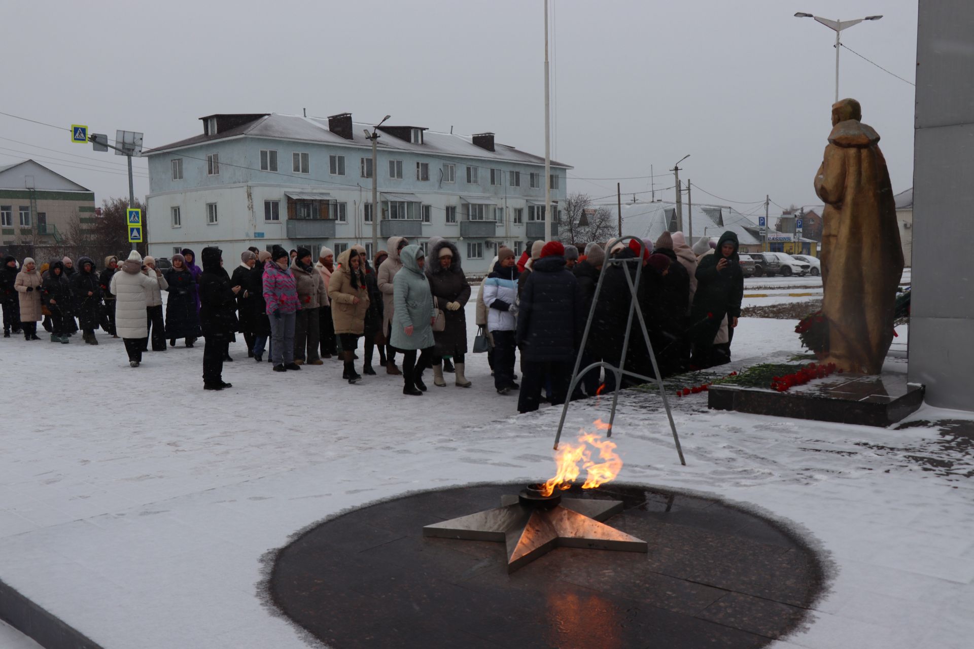 В Нурлате в День героев Отечества прошел торжественный митинг