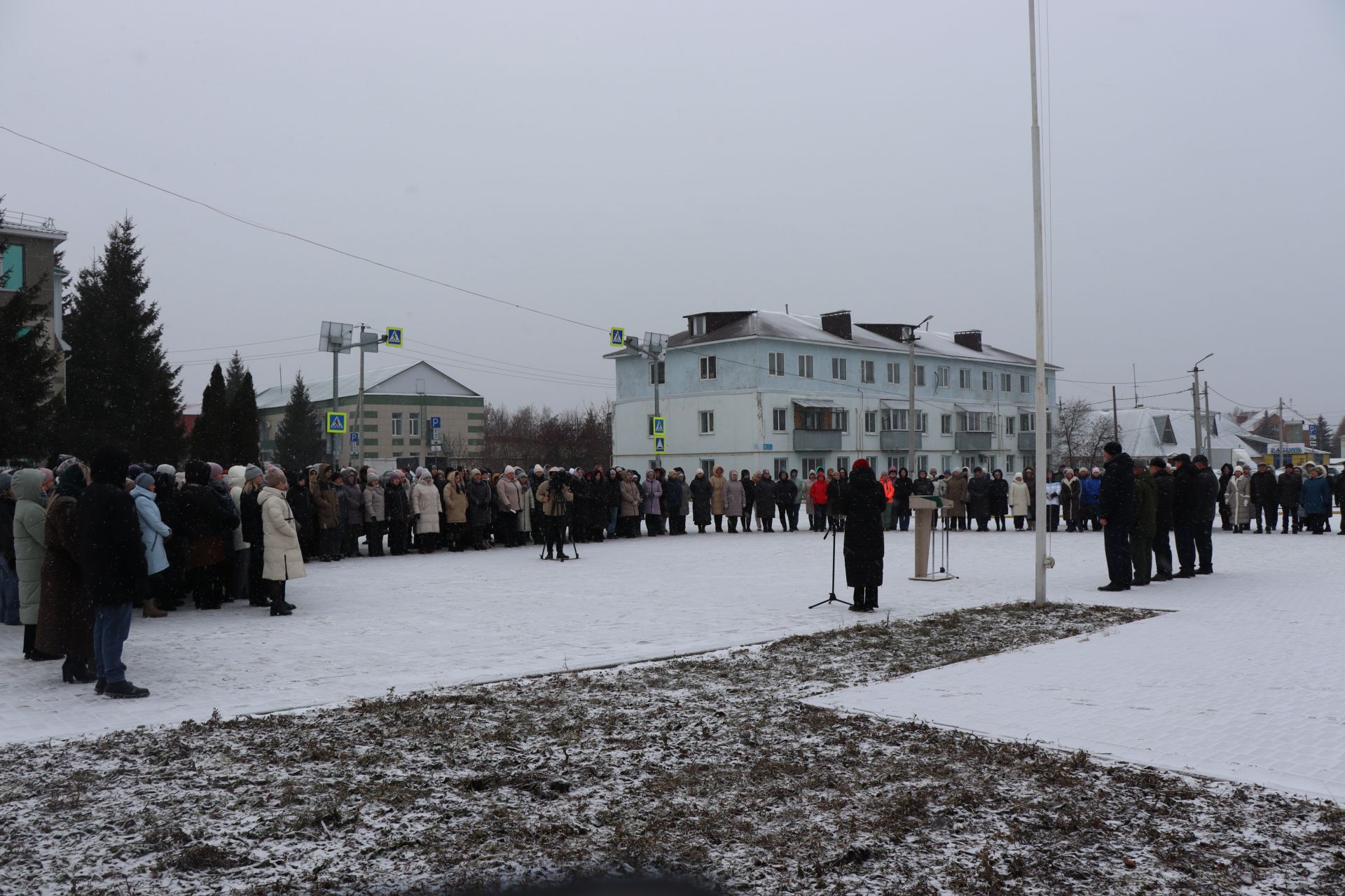 В Нурлате в День героев Отечества прошел торжественный митинг