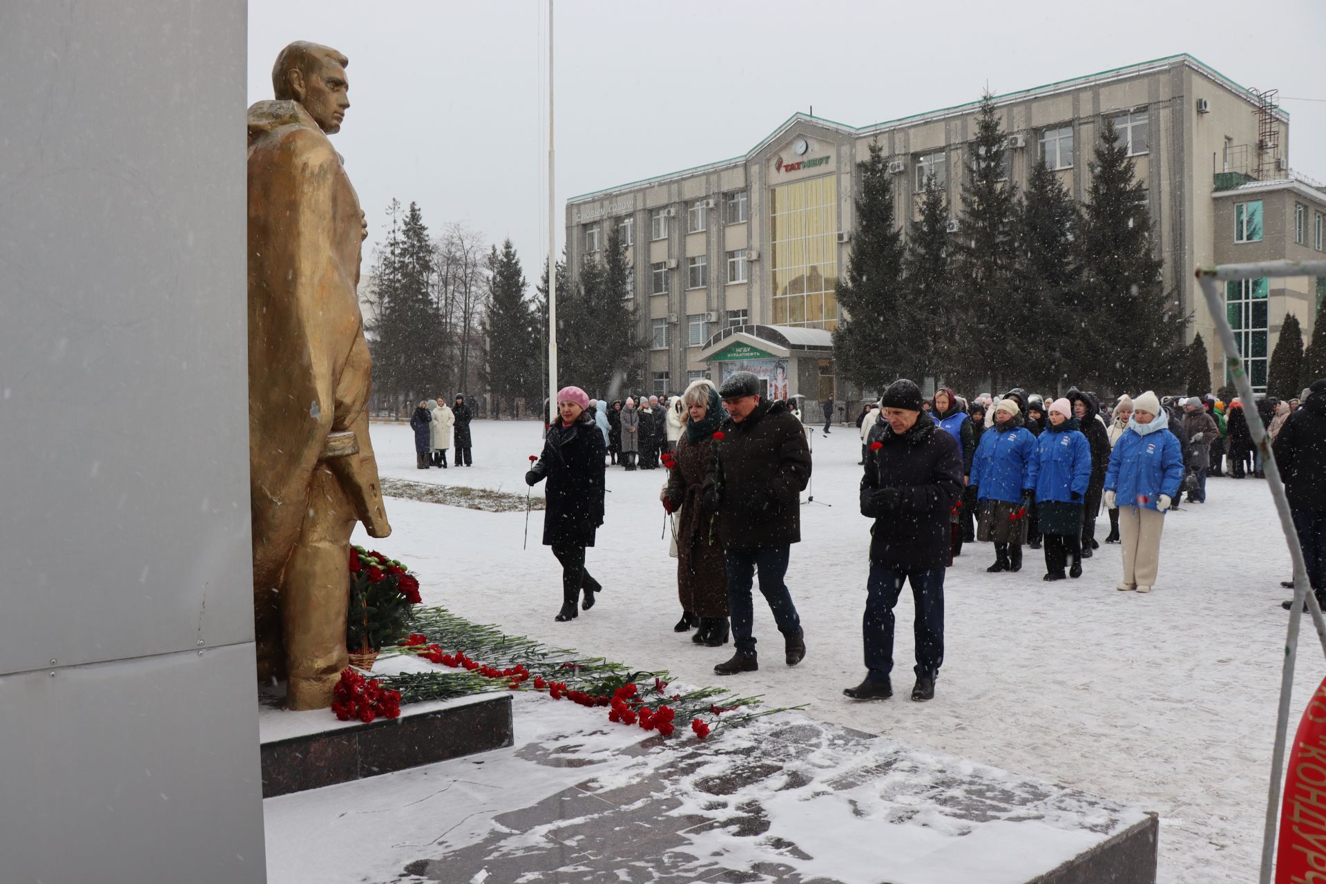 В Нурлате в День героев Отечества прошел торжественный митинг