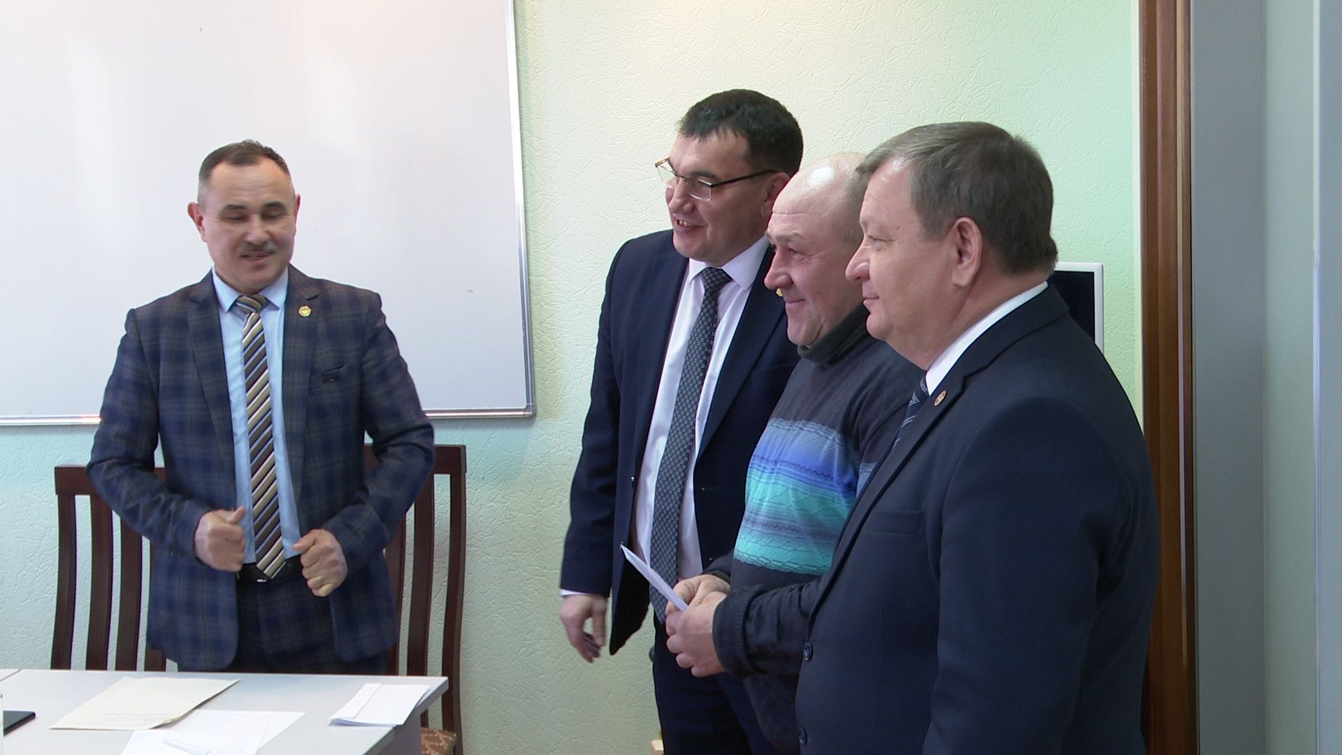 Сегодня Дамир Ишкинеев и Александр Шадриков встретились с трудовым коллективом ООО «Транссервис Нурлат»