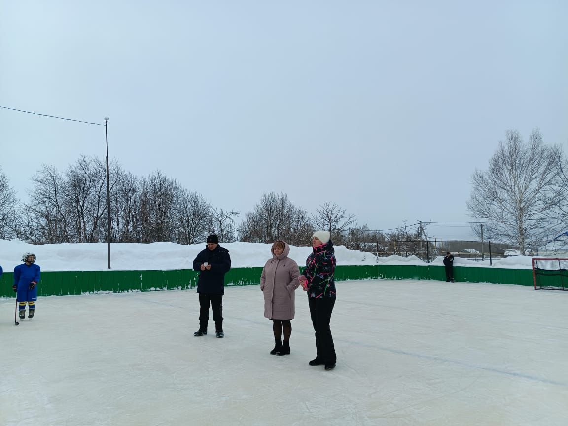 В селе Курманаево прошли соревнования по хоккею среди сельских школ Нурлатского района