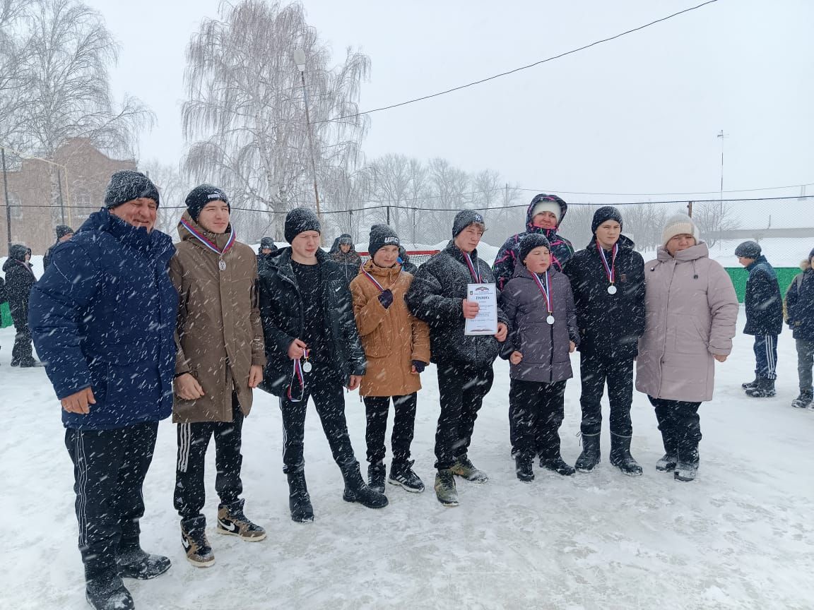 В селе Курманаево прошли соревнования по хоккею среди сельских школ Нурлатского района