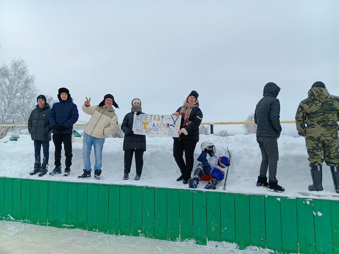 В селе Курманаево прошли соревнования по хоккею среди сельских школ Нурлатского района