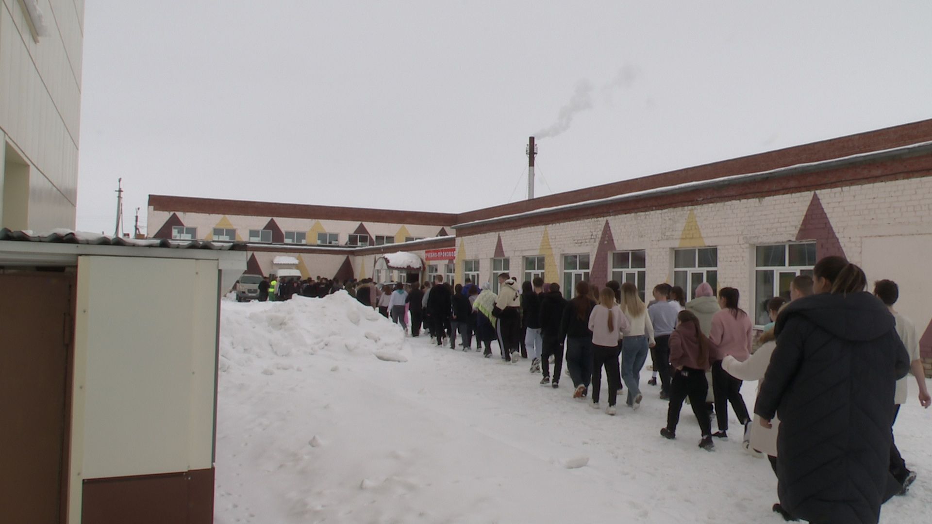 В Нурлатском аграрном техникуме эвакуировали 310 студентов и 52 сотрудника