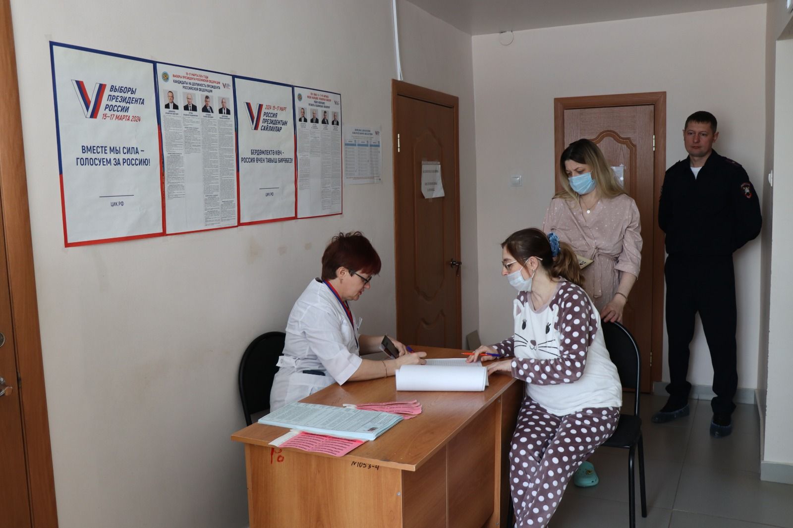 В Нурлате на закрытом избирательном участке первыми голосуют будущие мамы