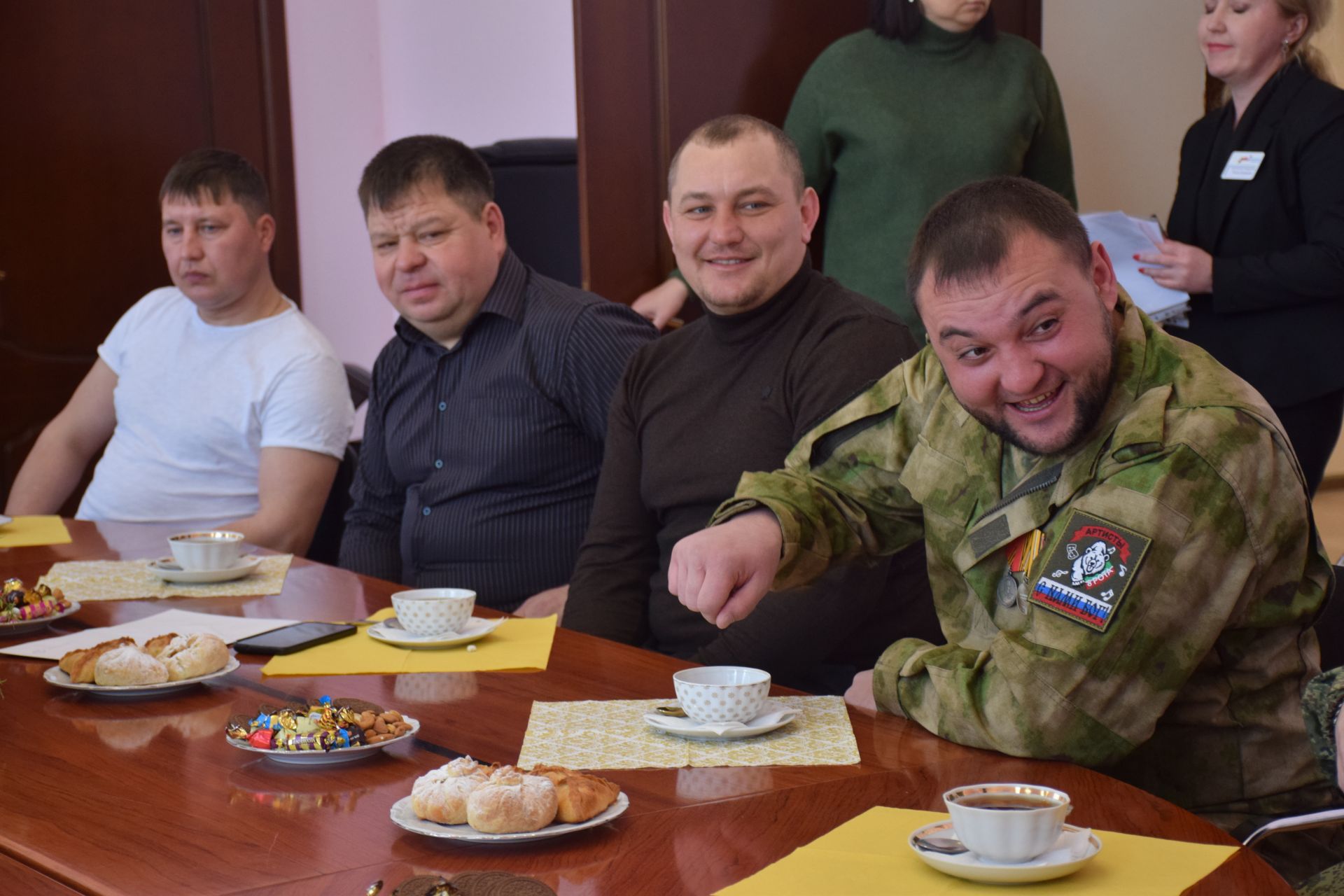 Состоялась очередная встреча главы Нурлатского района Дамира Ишкинеева с мобилизованными, прибывшими в отпуск