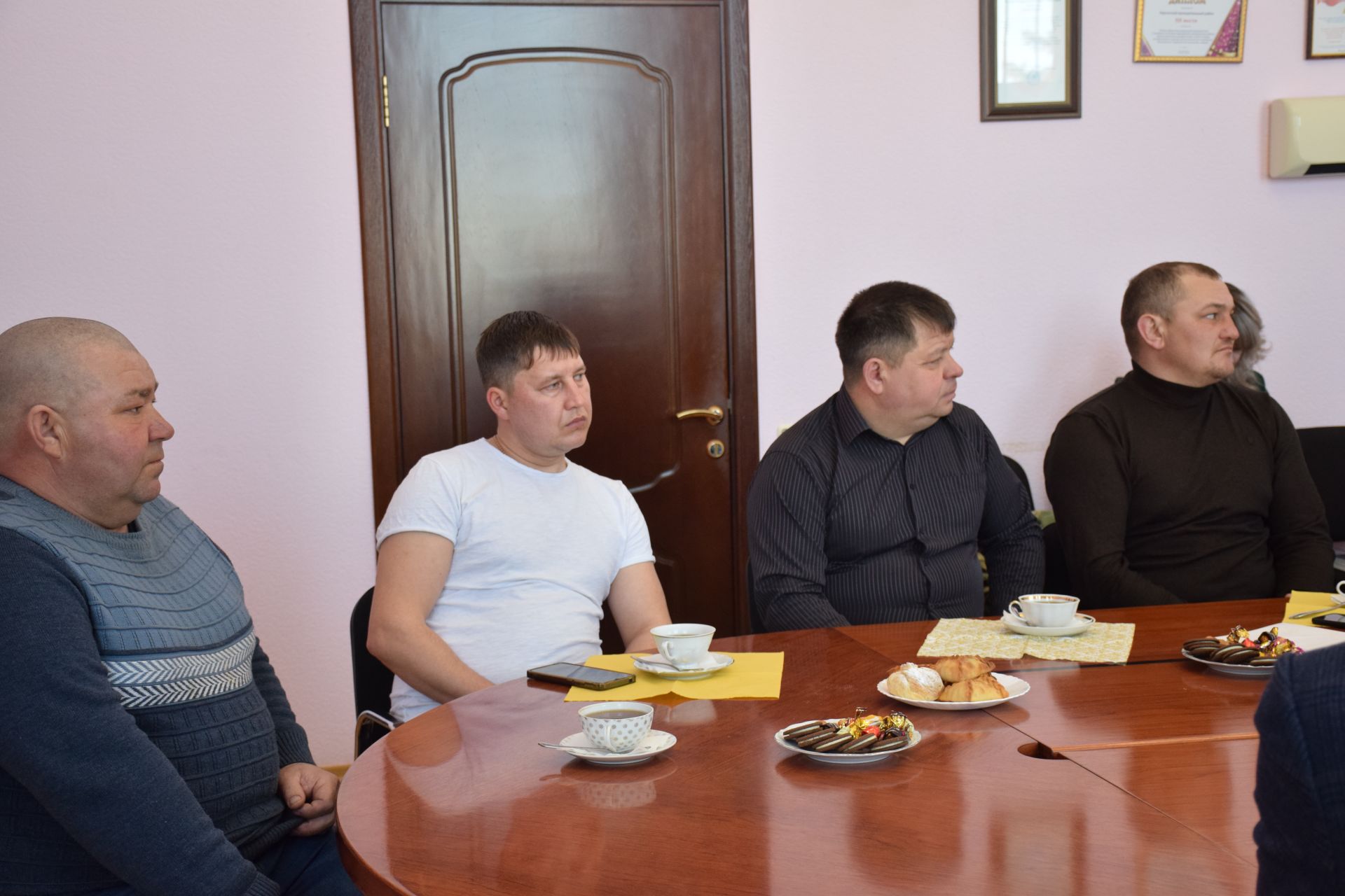 Состоялась очередная встреча главы Нурлатского района Дамира Ишкинеева с мобилизованными, прибывшими в отпуск