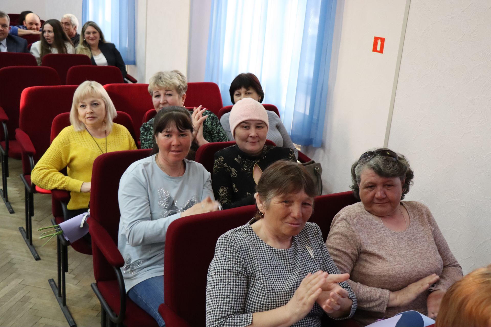 Нурлатта халыкка көнкүреш хезмәте күрсәтү һәм торак-коммуналь хуҗалык хезмәткәрләрен хөрмәтләделәр