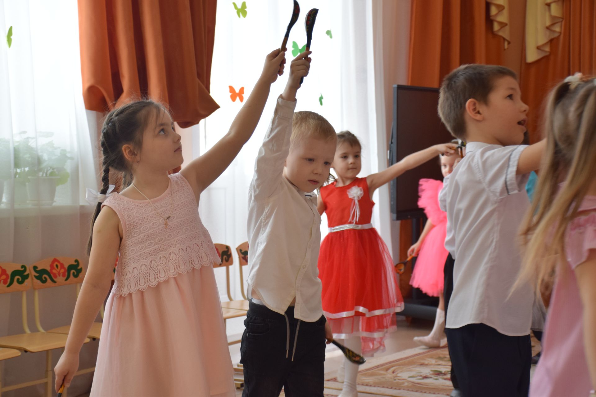 В преддверии 8 Марта в детском саду «Солнышко» пригласили мам и бабушек на утренник