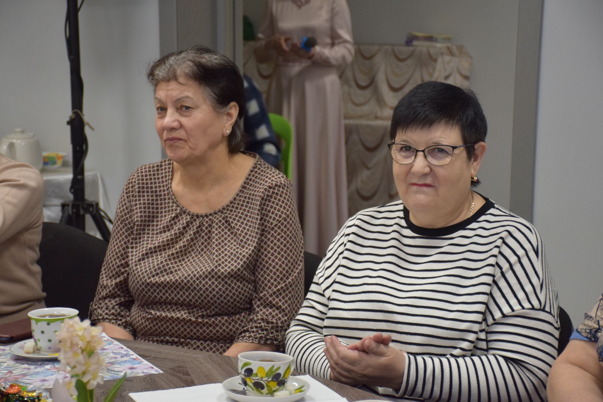В КДЦ «Грани» прошел музыкальный вечер для представительниц старшего поколения