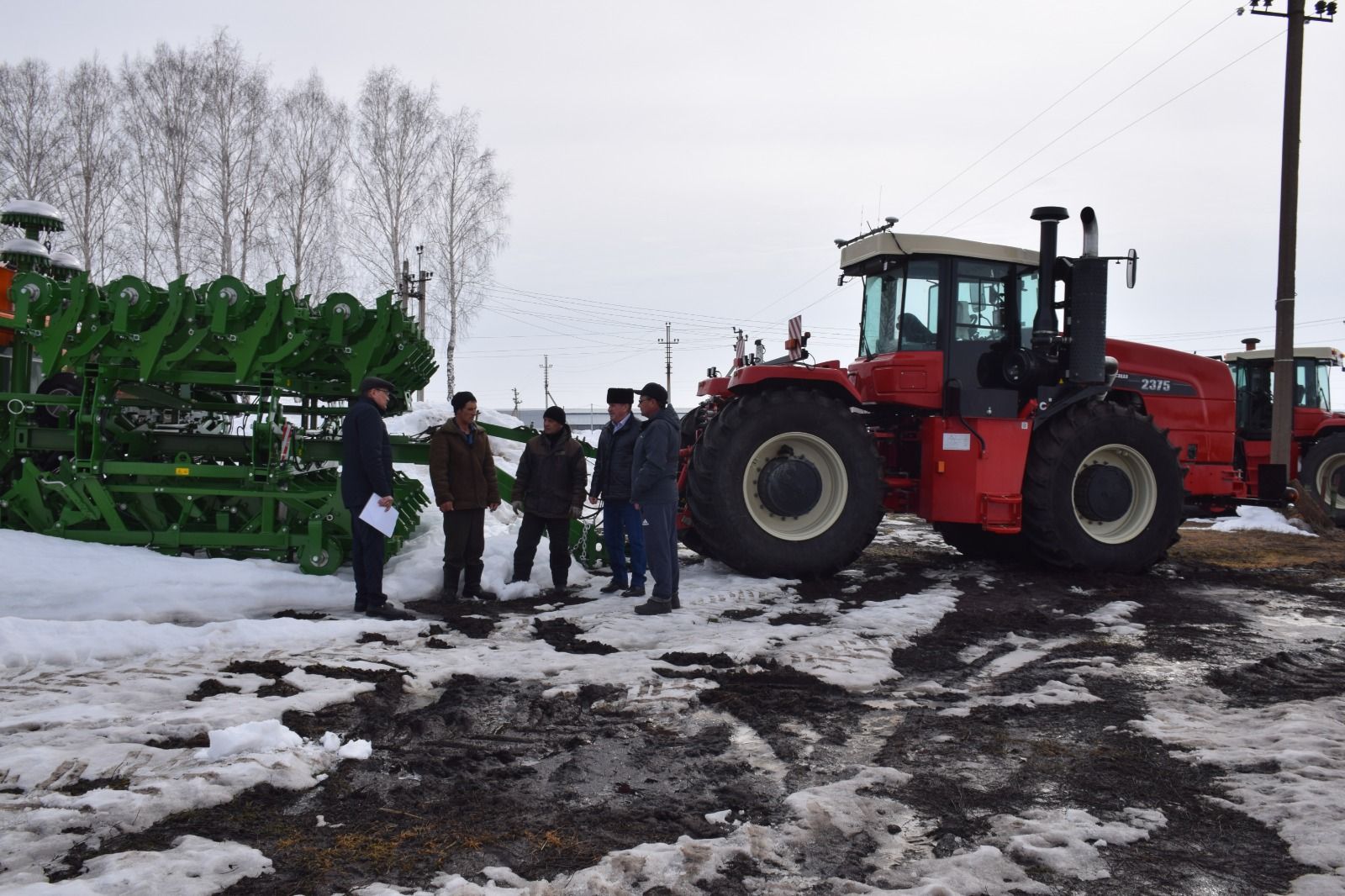 В хозяйствах района ведется подготовка к весенне-полевым работам |  01.04.2024 | Нурлат - БезФормата