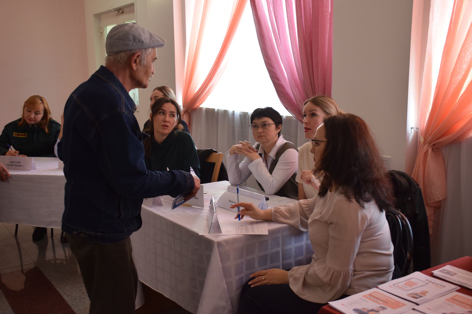 В Нурлате прошла Всероссийская ярмарка трудоустройства