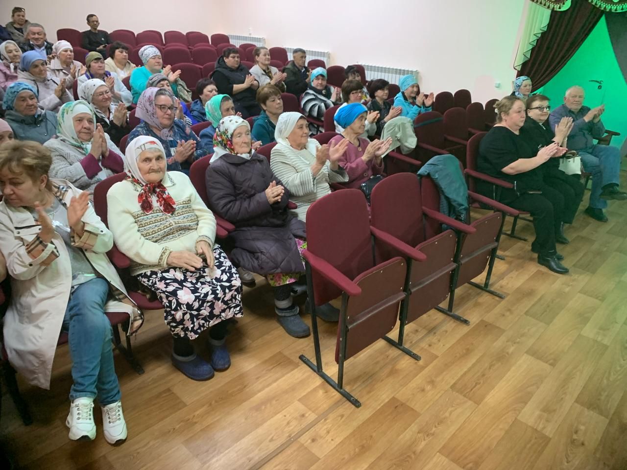 В Нурлатском районе продолжаются концерты «СВОИХ НЕ БРОСАЕМ»