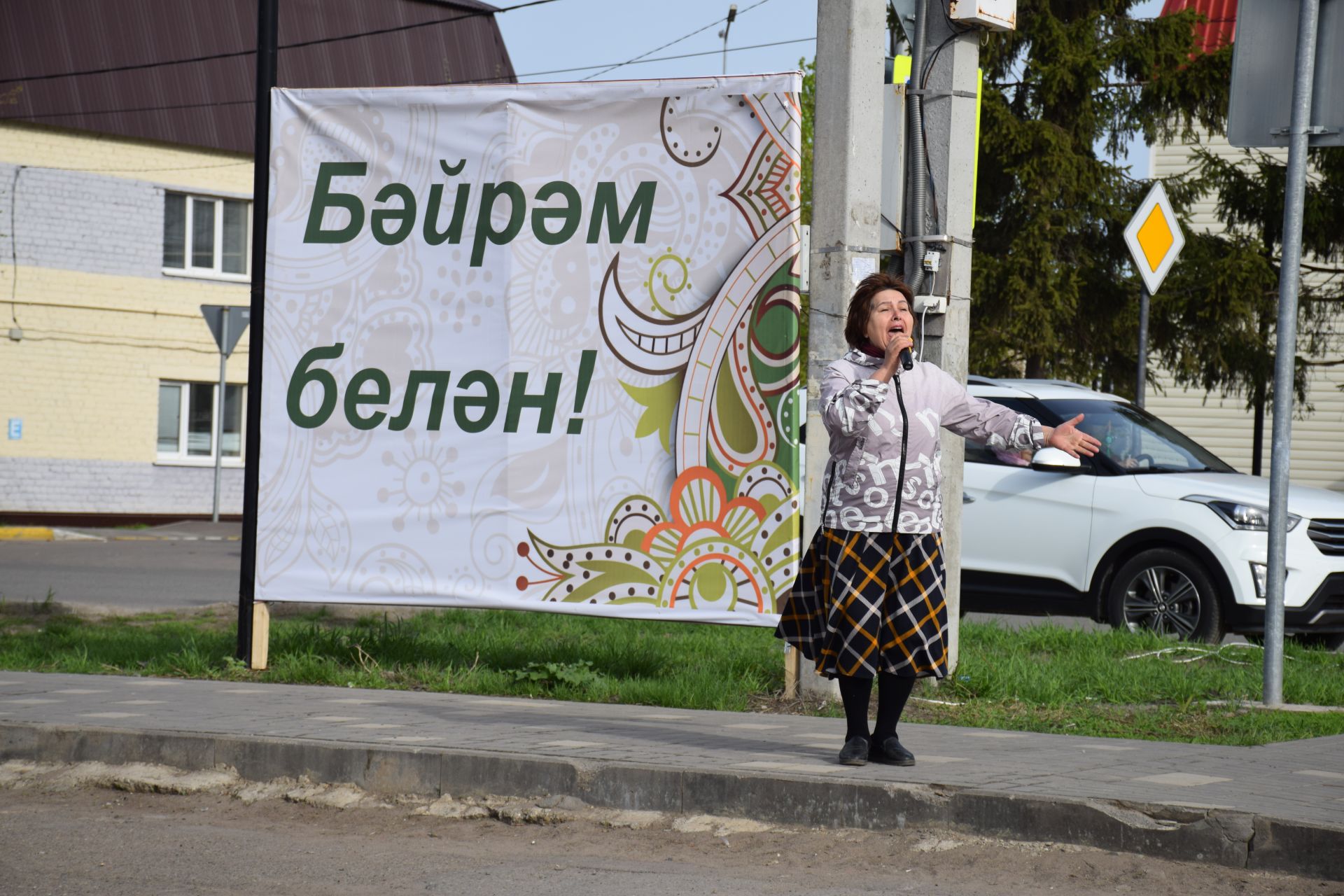 Ярмарка в Нурлате: свежие огурцы из теплицы, разноцветные яйца, живая рыба…