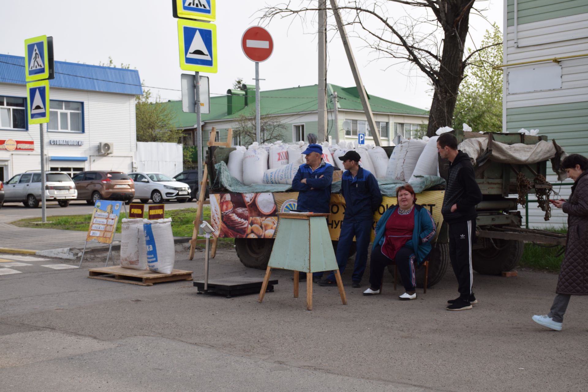 Ярмарка в Нурлате: свежие огурцы из теплицы, разноцветные яйца, живая рыба…