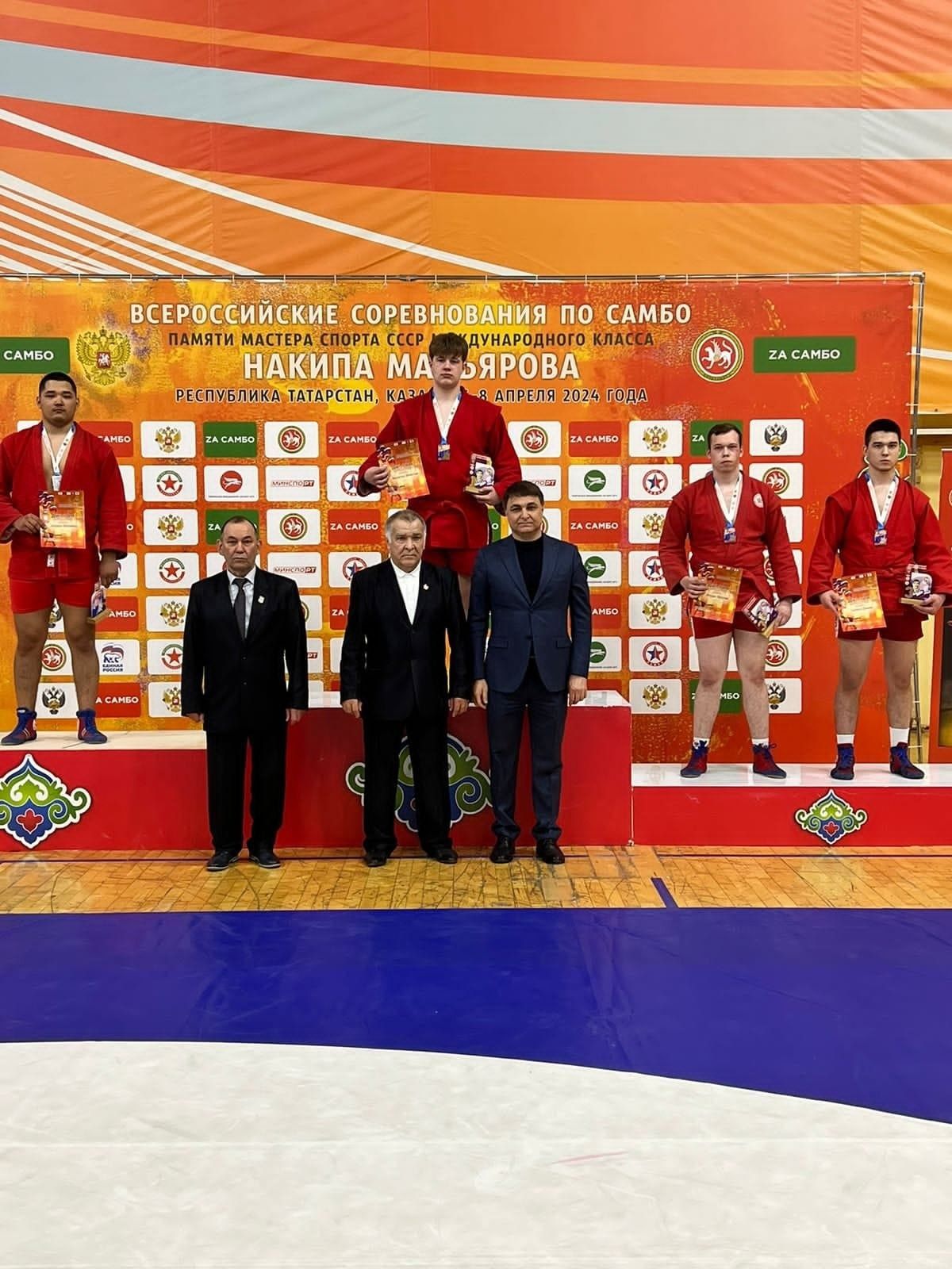 Нурлатские самбисты вернулись с соревнований с тремя бронзовыми медалями