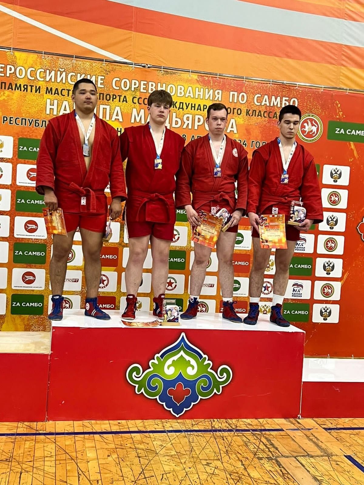 Нурлатские самбисты вернулись с соревнований с тремя бронзовыми медалями