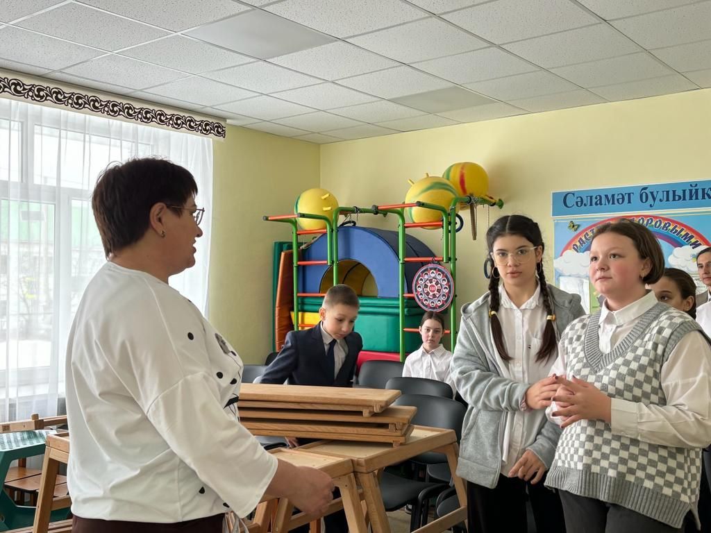 Преемственность поколений: Нурлатские школьники посетили детский сад