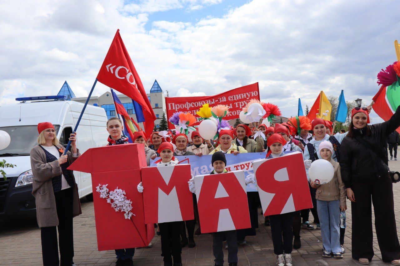 В Нурлате возобновили традицию проводить первомайский праздничный парад |  01.05.2024 | Нурлат - БезФормата