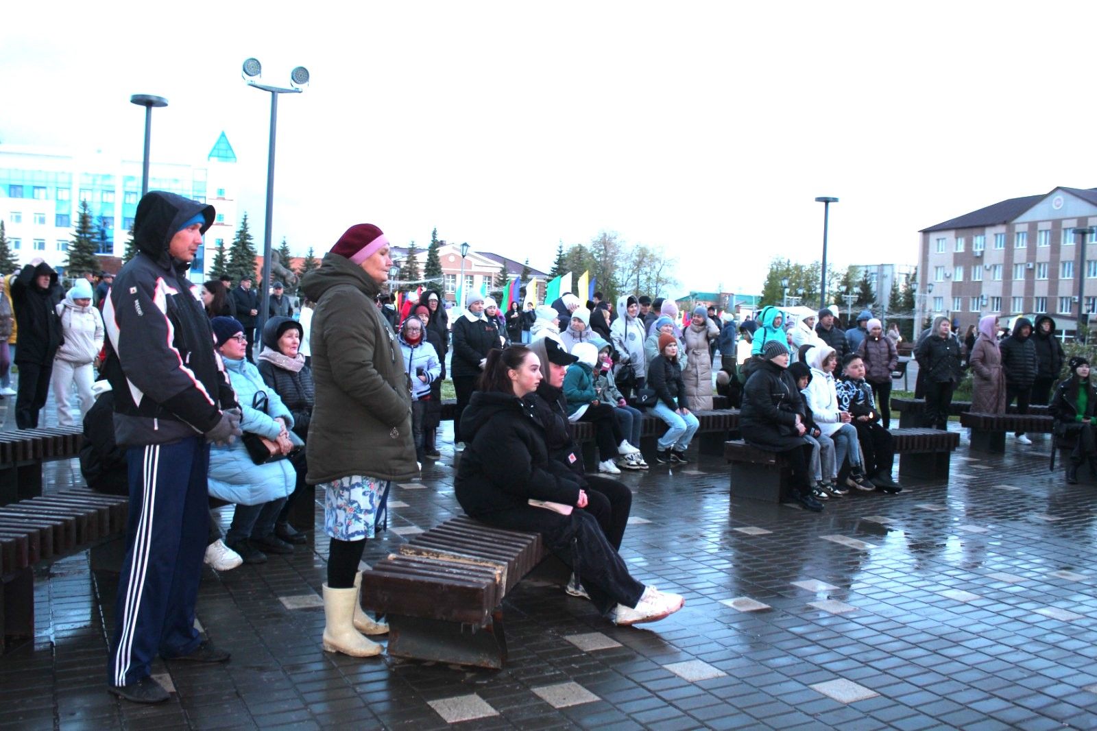 В Нурлате праздничные мероприятия в День Победы завершились большим концертом