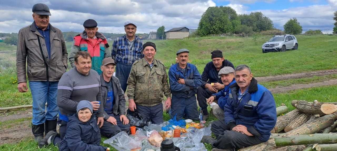 Берег озера в деревне Курнали Амзя Нурлатского района преобразился за один день