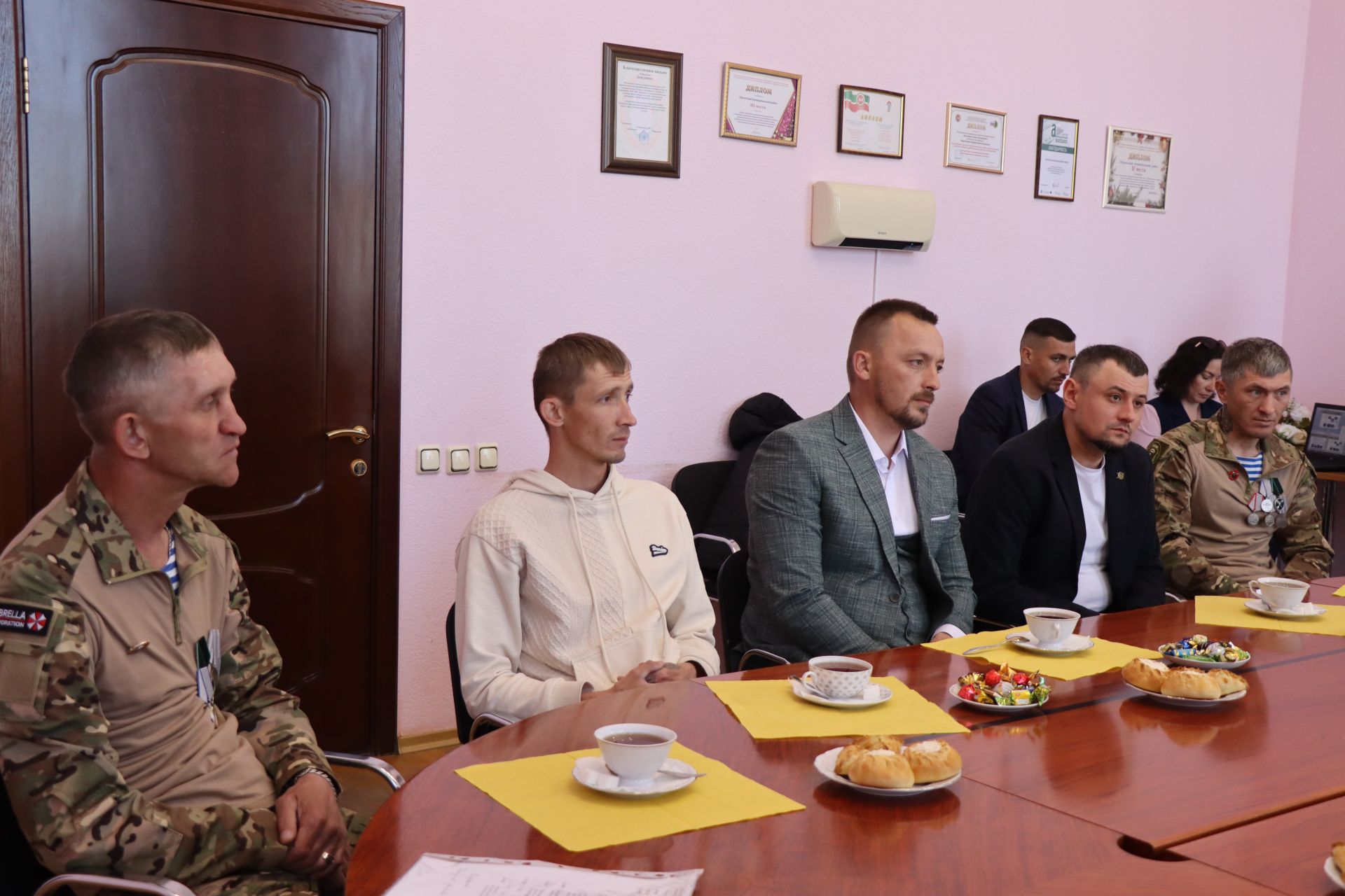 Нурлатские ветераны СВО встретились с Гузель Удачиной