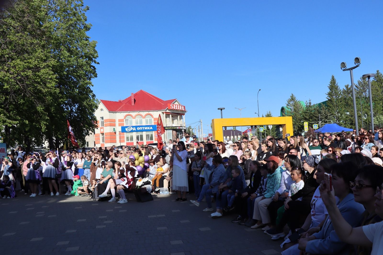 В Нурлате выпускники соревновались в битве флешмобов (фоторепортаж)