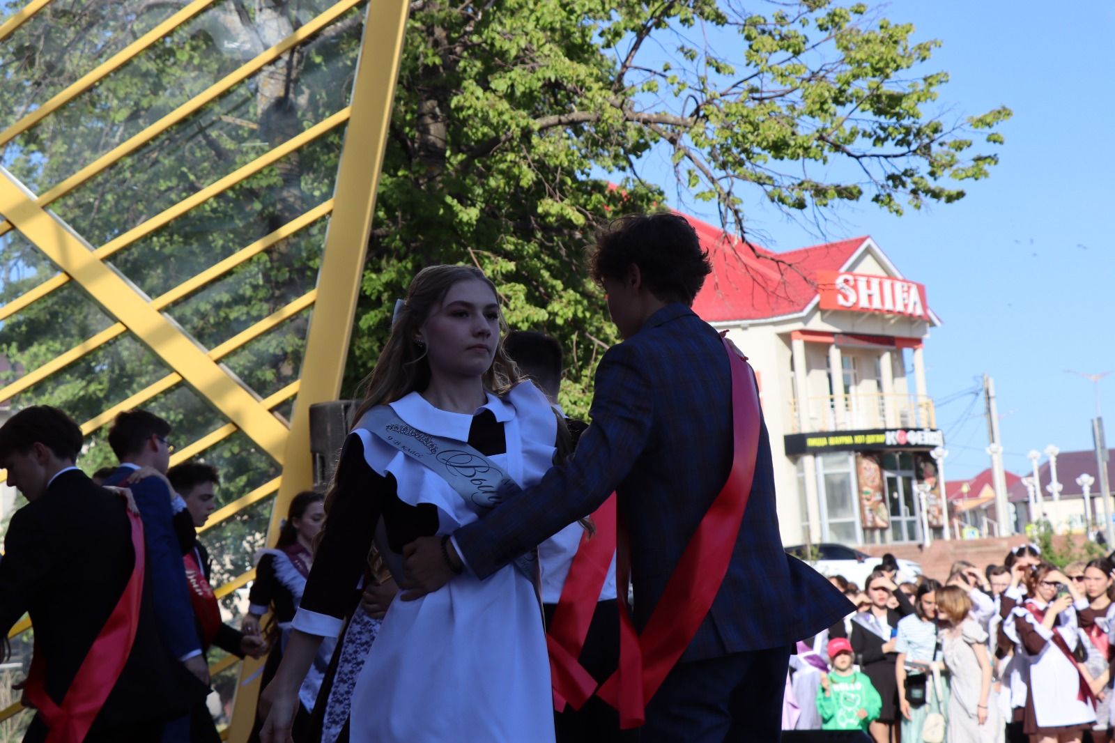 В Нурлате выпускники соревновались в битве флешмобов (фоторепортаж)