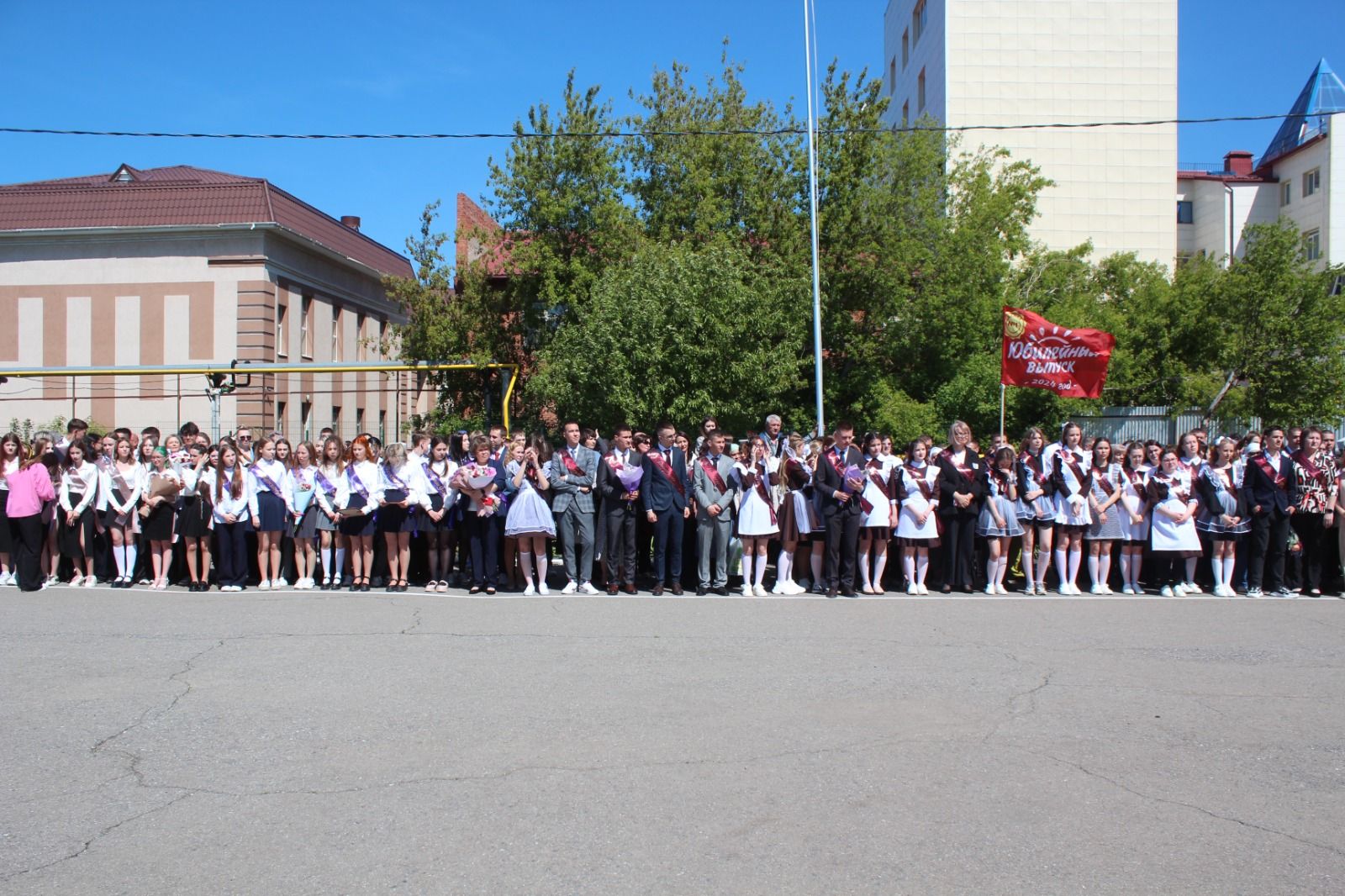 В городской школе №1 города Нурлат в этом году 60-ый юбилейный выпуск (фоторепортаж)