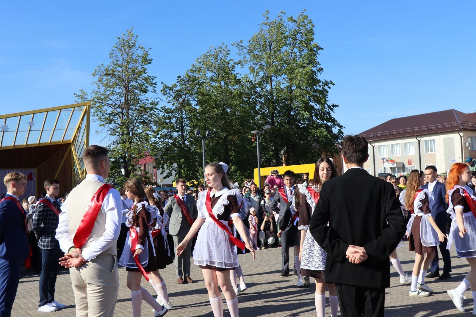 В Нурлате выпускники соревновались в битве флешмобов (фоторепортаж)