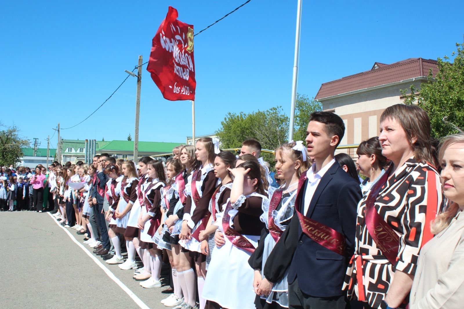 В городской школе №1 города Нурлат в этом году 60-ый юбилейный выпуск (фоторепортаж)