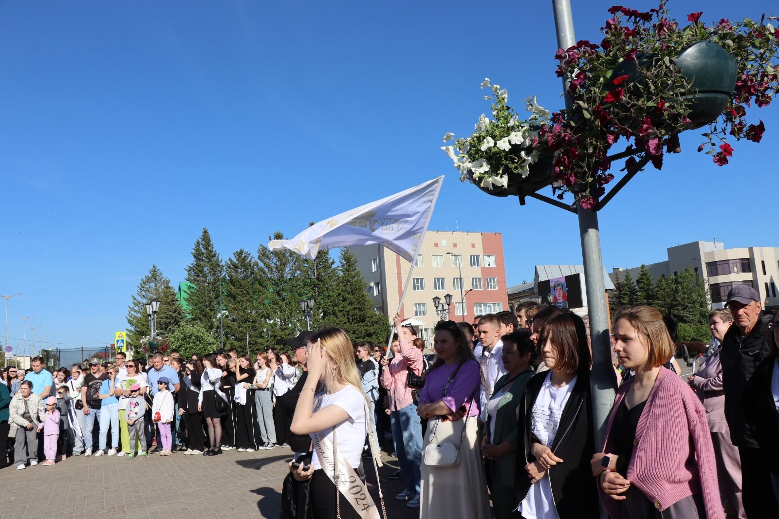 В Нурлате выпускники соревновались в битве флешмобов (фоторепортаж)