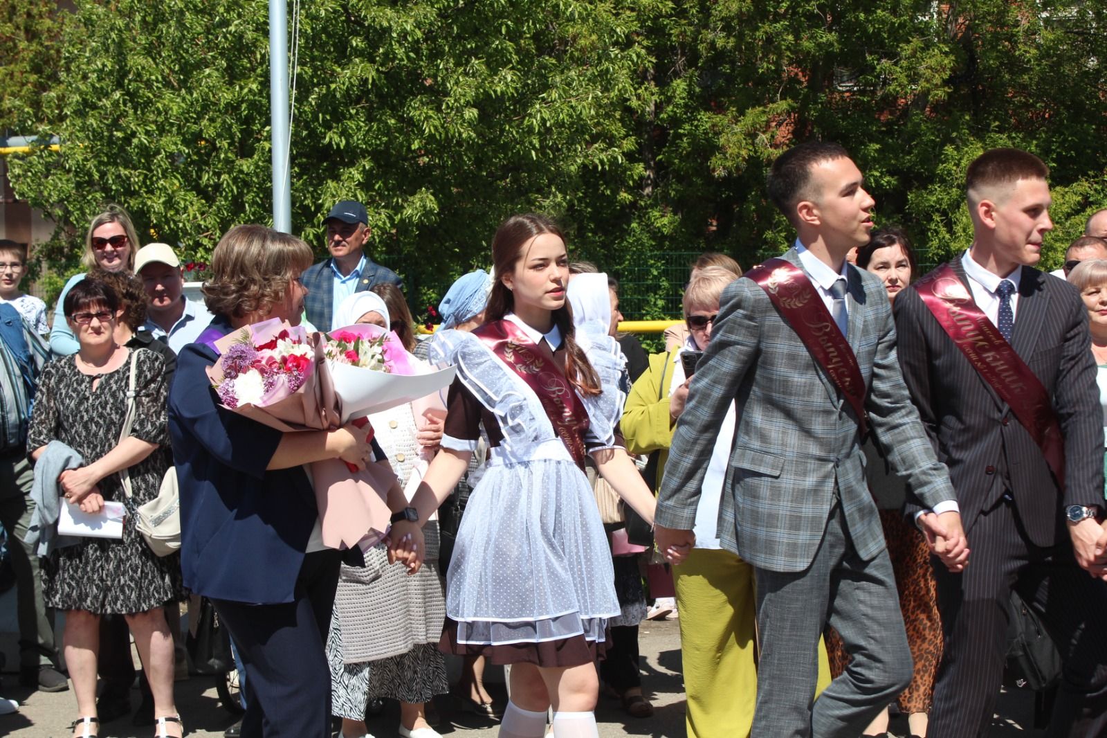 В городской школе №1 города Нурлат в этом году 60-ый юбилейный выпуск (фоторепортаж)