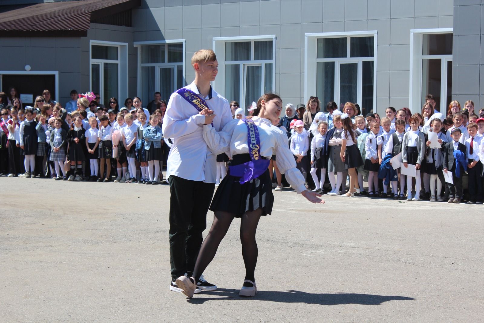 В городской школе №1 города Нурлат в этом году 60-ый юбилейный выпуск (фоторепортаж)