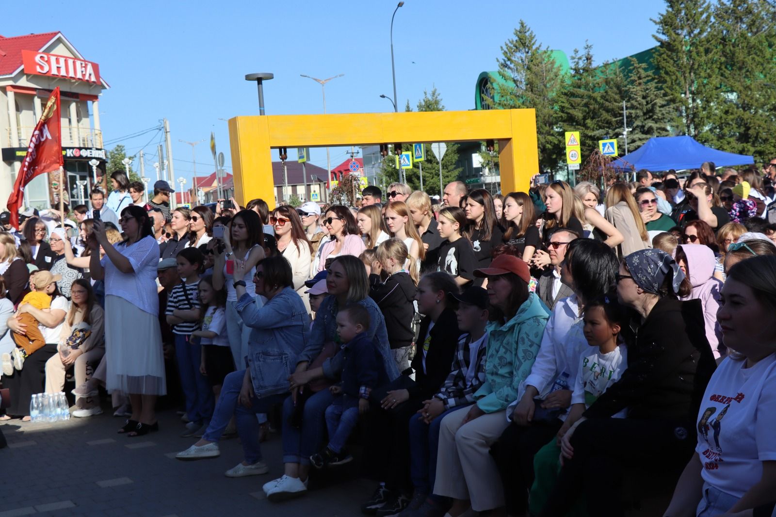 В Нурлате выпускники соревновались в битве флешмобов (фоторепортаж)