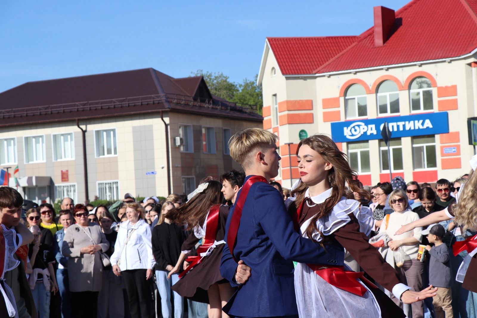 В Нурлате выпускники соревновались в битве флешмобов (фоторепортаж)