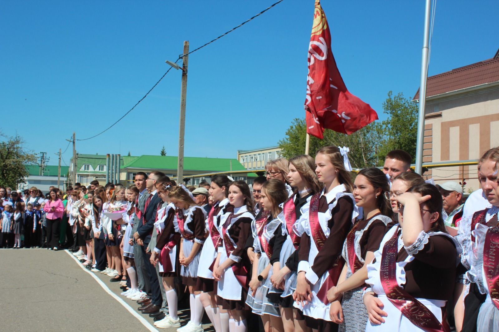 В городской школе №1 города Нурлат в этом году 60-ый юбилейный выпуск (фоторепортаж)