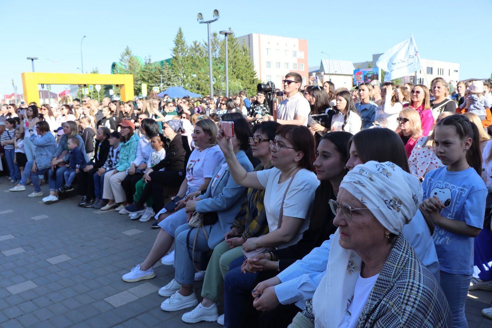 В Нурлате выпускники соревновались в битве флешмобов (фоторепортаж)