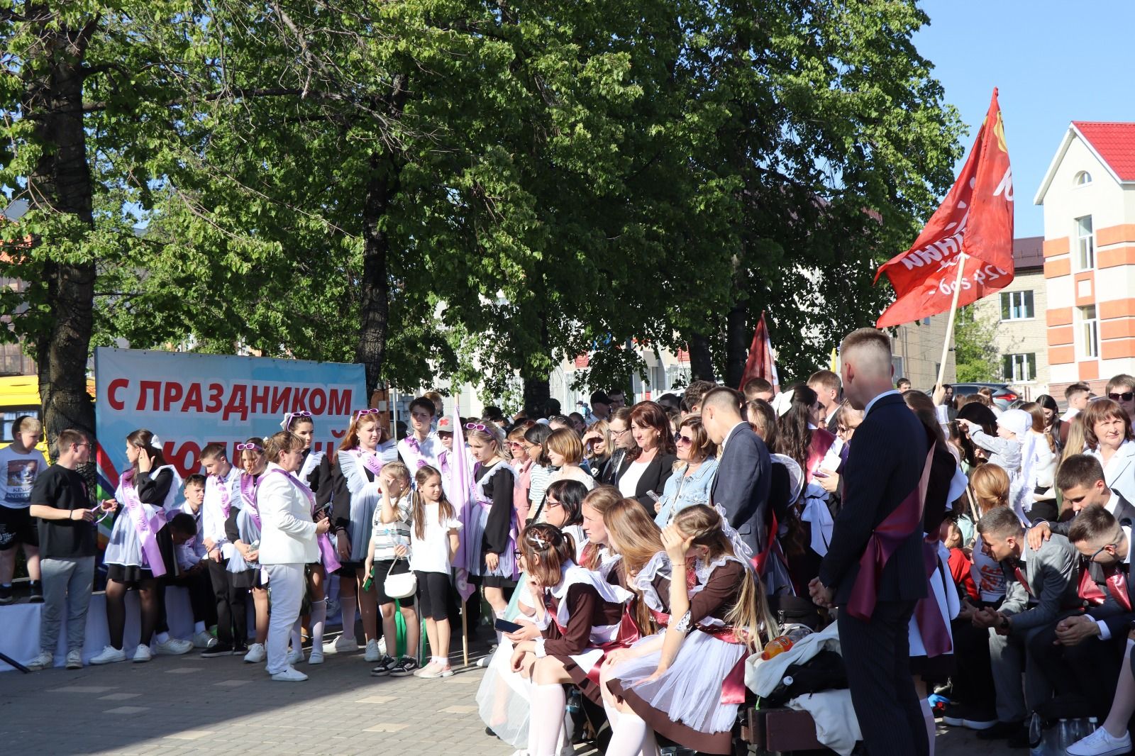 В Нурлате выпускники соревновались в битве флешмобов (фоторепортаж)