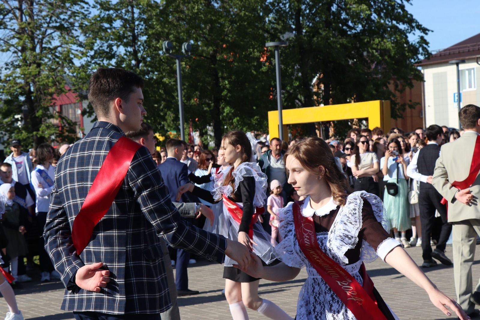 В Нурлате выпускники соревновались в битве флешмобов (фоторепортаж)