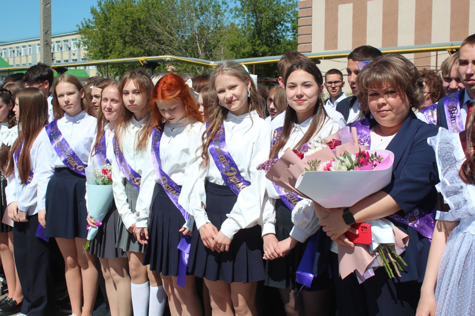 В городской школе №1 города Нурлат в этом году 60-ый юбилейный выпуск (фоторепортаж)