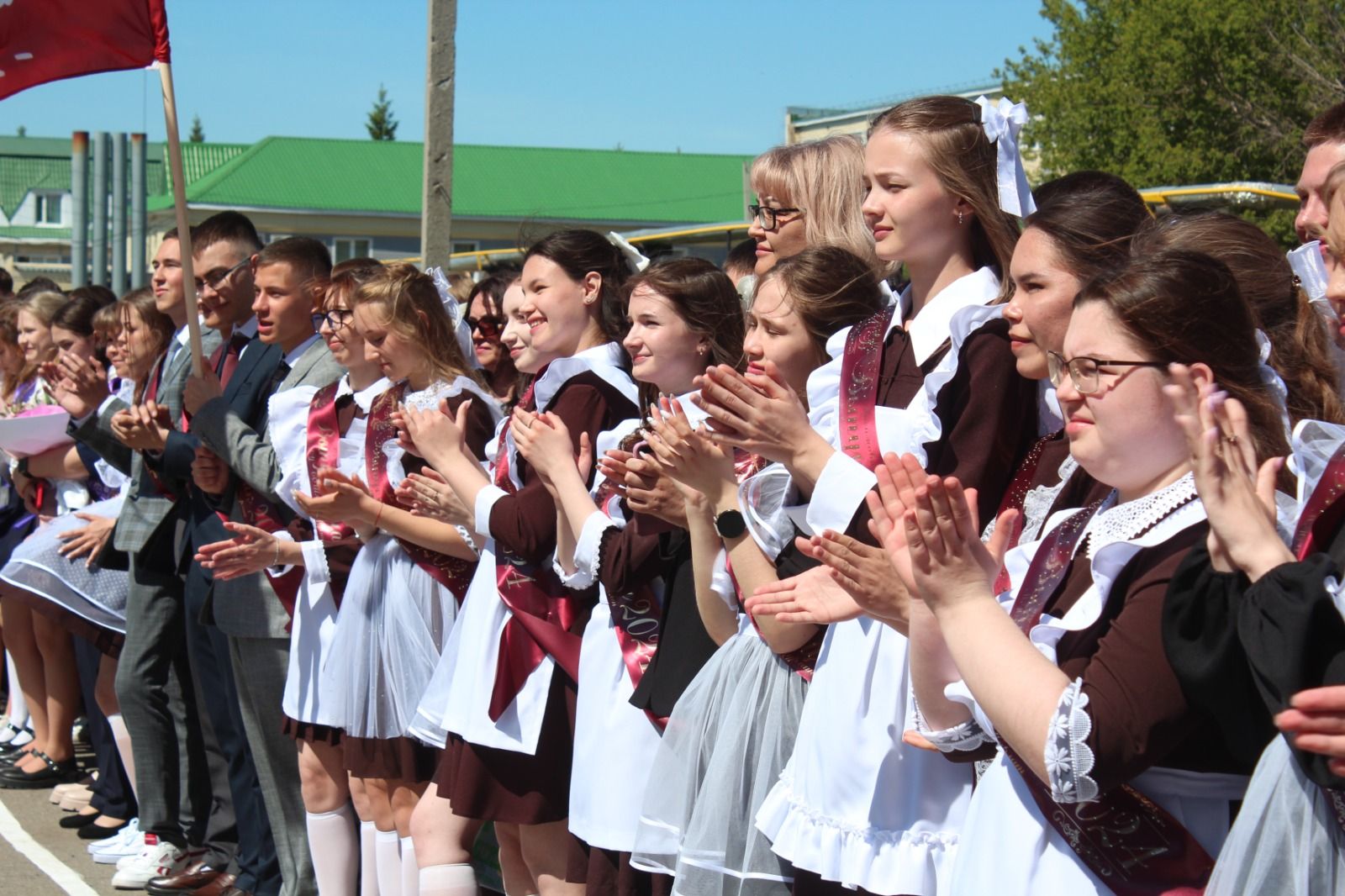 В городской школе №1 города Нурлат в этом году 60-ый юбилейный выпуск (фоторепортаж)