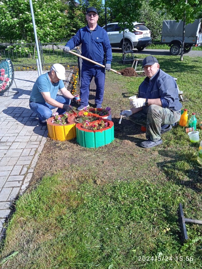 В Нурлате ветераны группы советских войск в Германии благоустроили территорию памятника