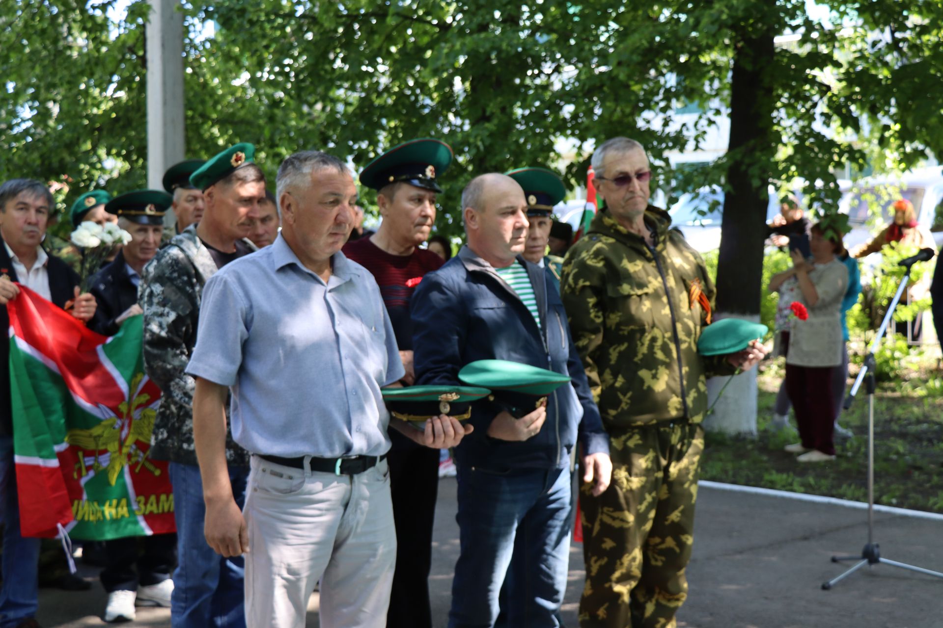 Нурлатцы, в разные годы охранявшие рубежи Родины, отмечают День пограничника (фоторепортаж)