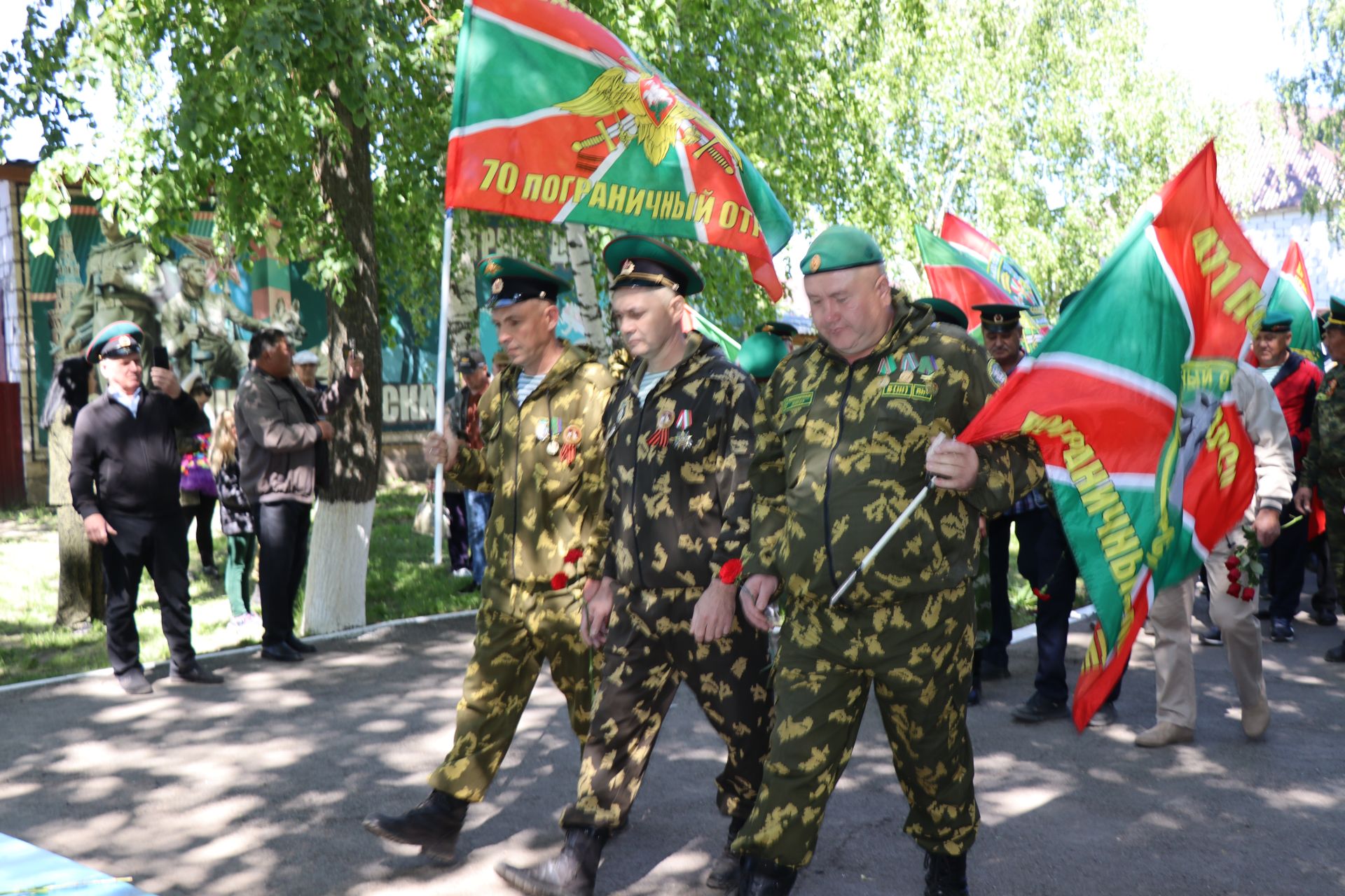 Нурлатцы, в разные годы охранявшие рубежи Родины, отмечают День пограничника (фоторепортаж)