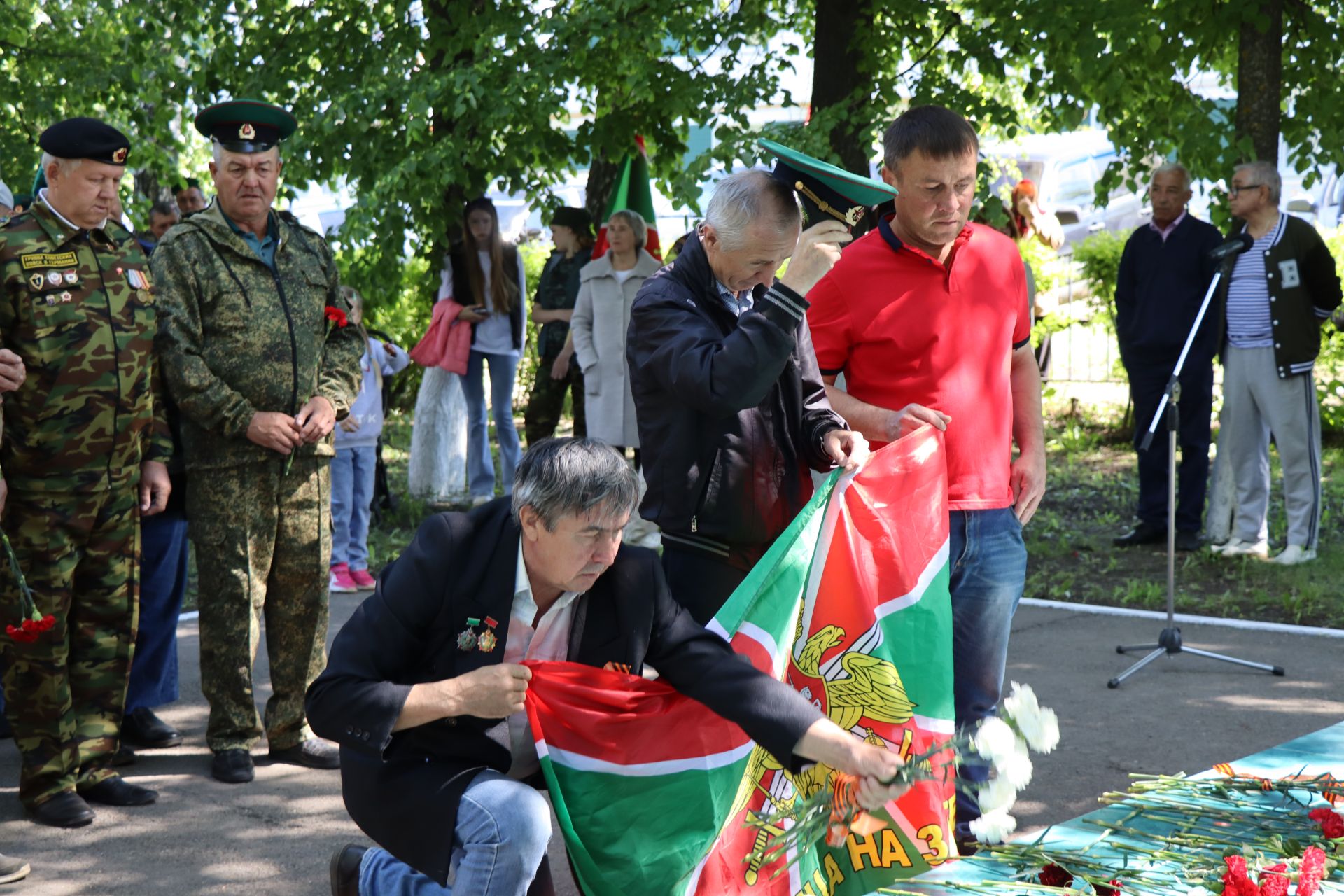 Нурлатцы, в разные годы охранявшие рубежи Родины, отмечают День пограничника (фоторепортаж)