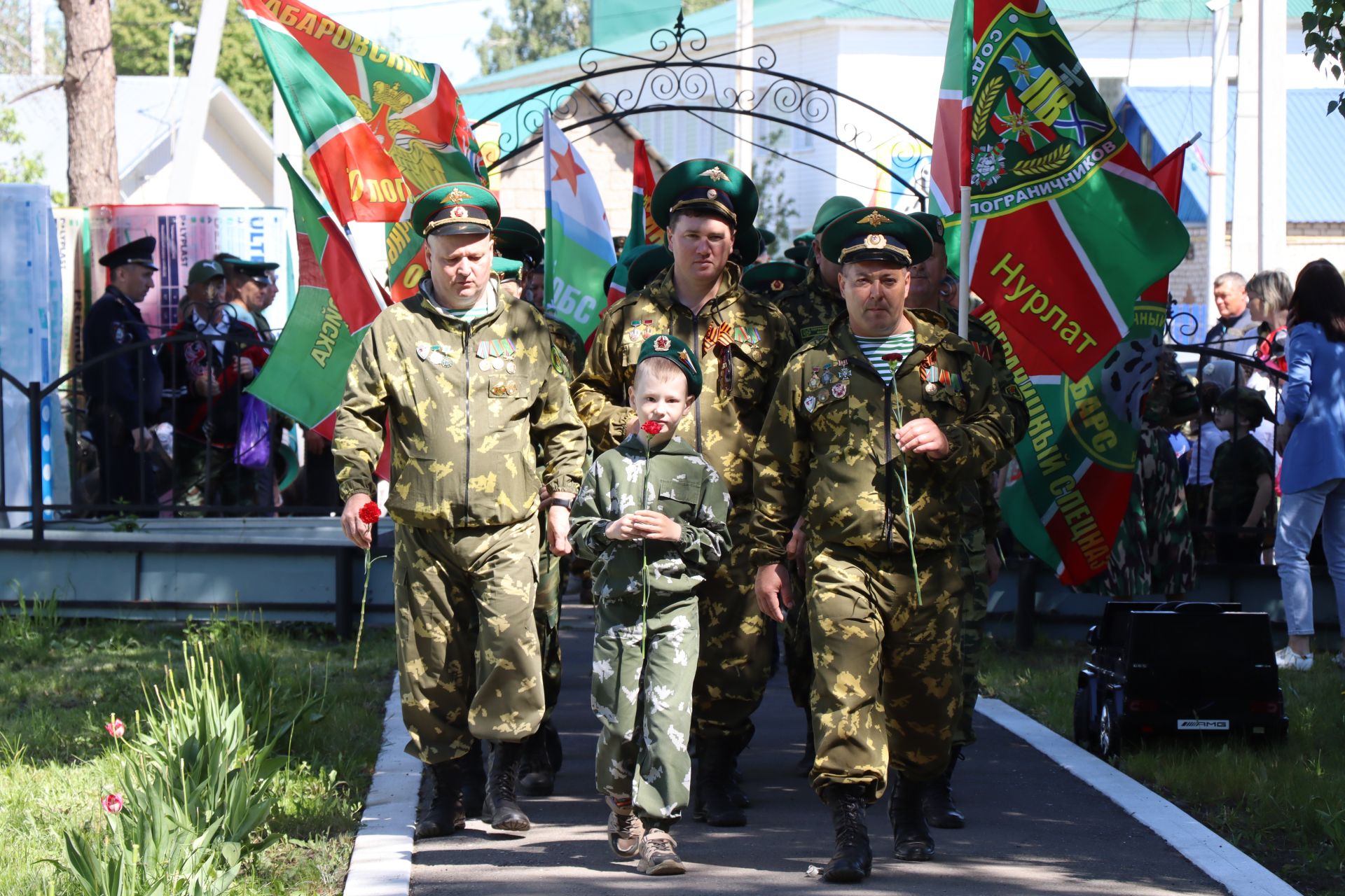 Нурлатцы, в разные годы охранявшие рубежи Родины, отмечают День пограничника (фоторепортаж)