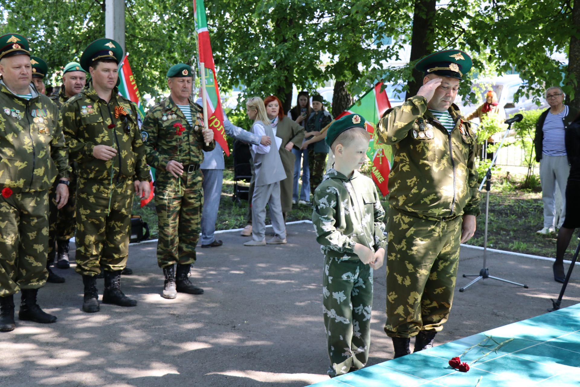 Нурлатцы, в разные годы охранявшие рубежи Родины, отмечают День пограничника (фоторепортаж)