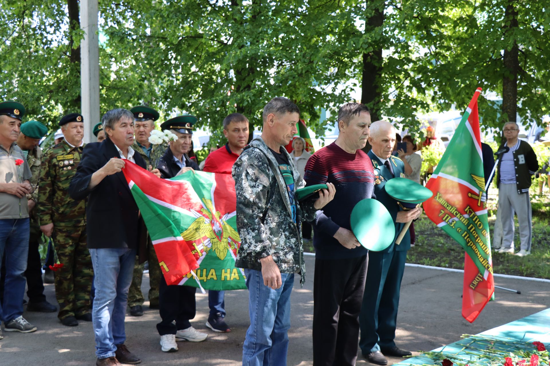 Нурлатцы, в разные годы охранявшие рубежи Родины, отмечают День пограничника (фоторепортаж)